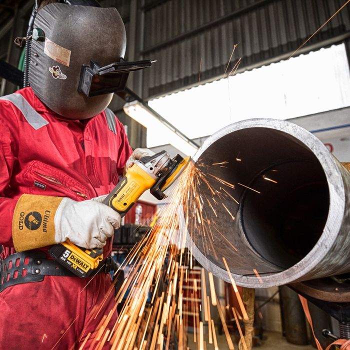 DeWALT Безчетков Винтоверт DCD100 и Ъглошлайф DCG405 18V XR + Куфар