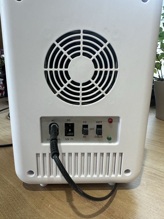 Frigider portabil cu racire si incalzire