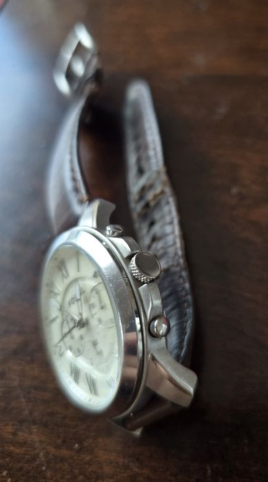 Часовник Fossil Grant