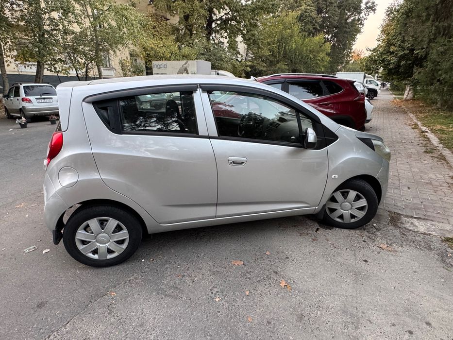 Автомобиль spark 2014