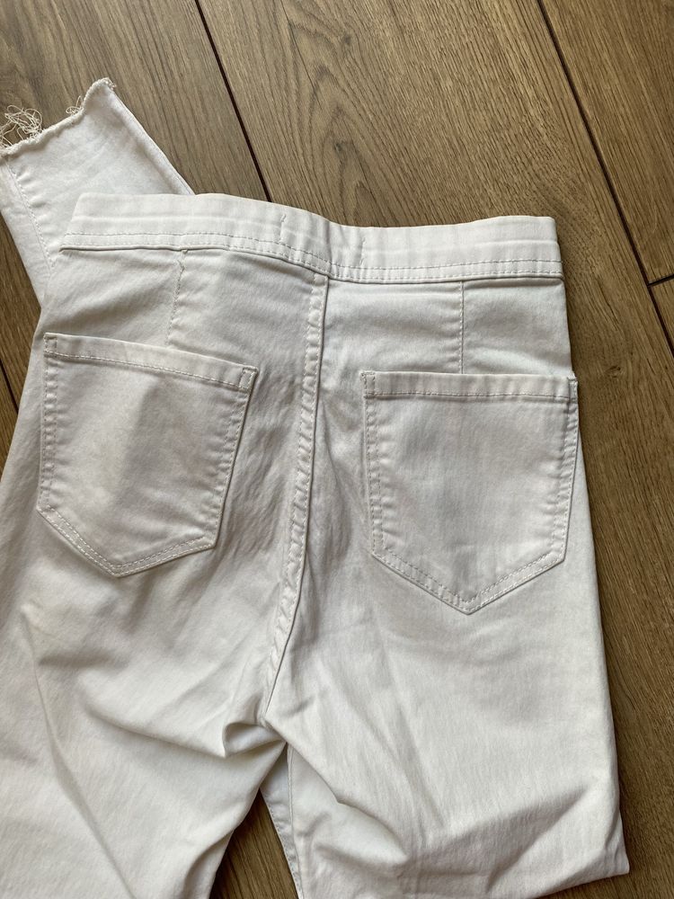 Бели дънки Bershka