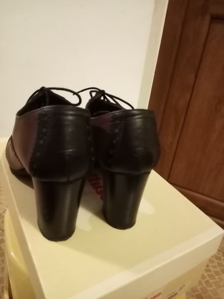 Pantofi de damă din piele