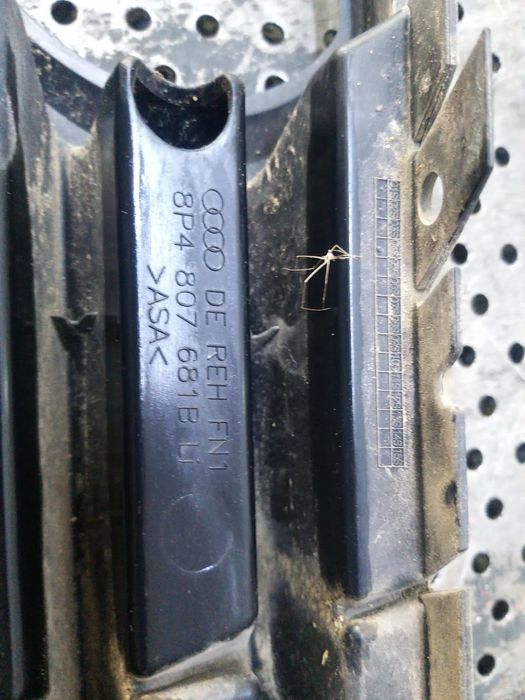 Grila proiector stanga audi a3 8p 8p4807681b