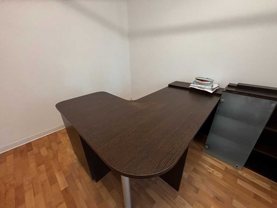 Donatie: Birou de lucru - fix cu polita de perete (in Bucuresti)
