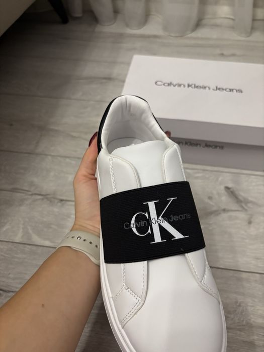Нови Calvin Klein
