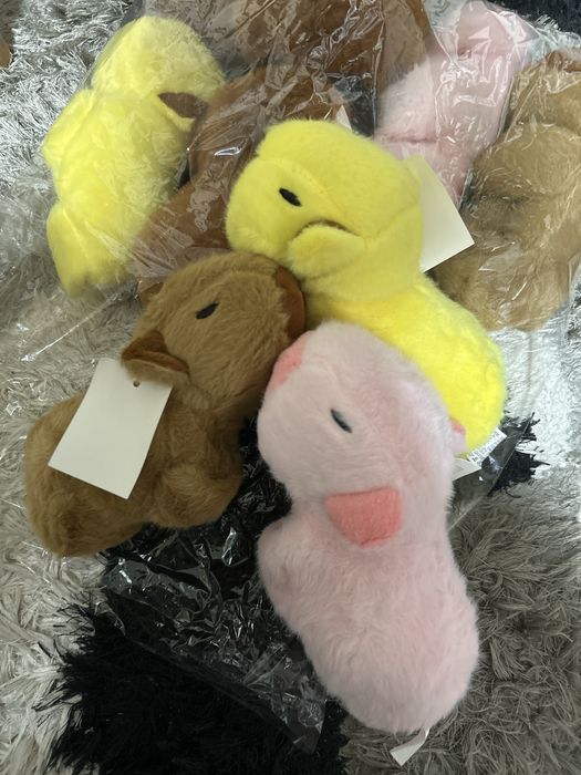 Jucarii  capybara care se pune pe mana