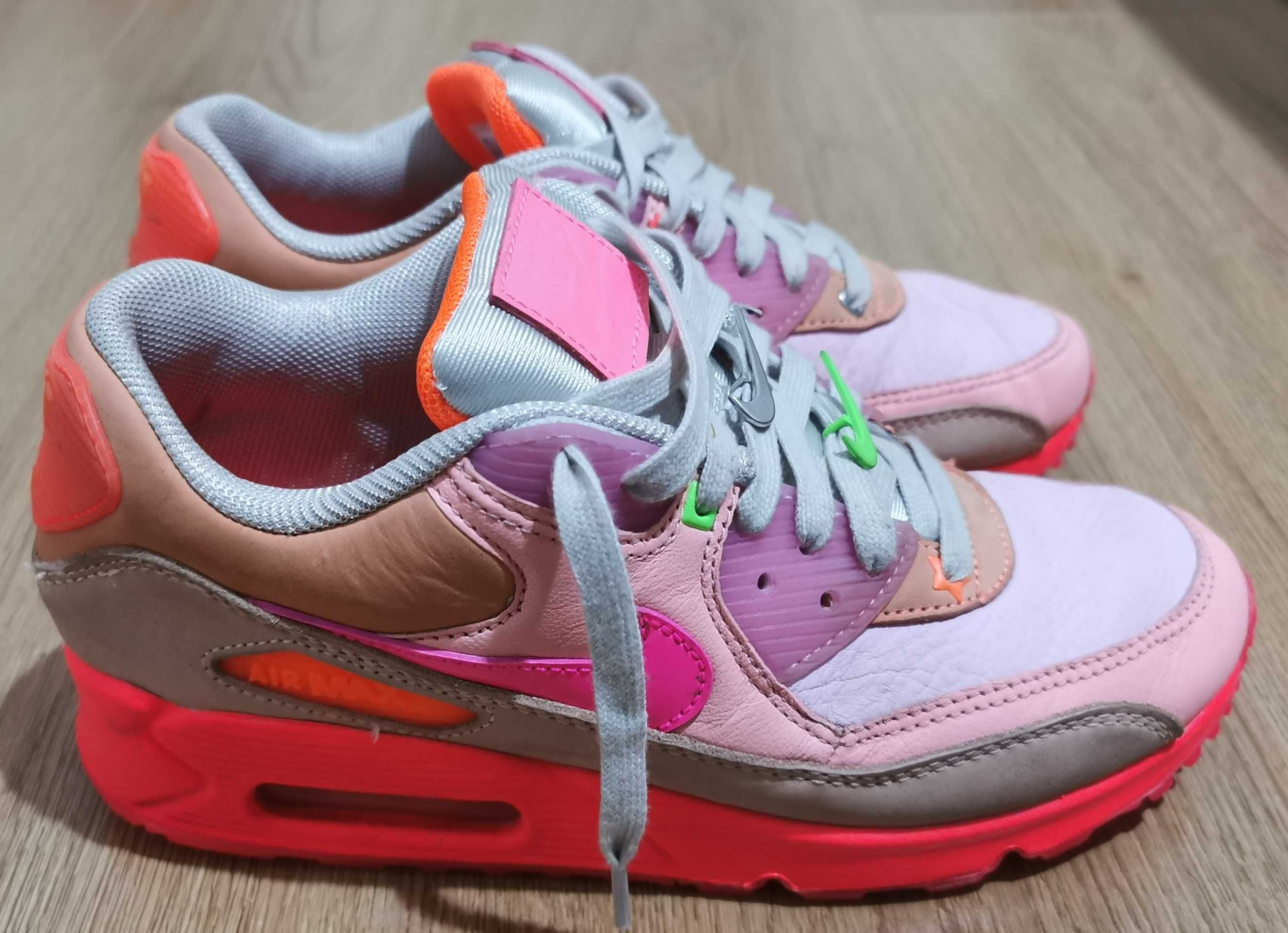 Nike WMNS Air Max 90 Premium Bright Crimson/Pure Platinum 38.5