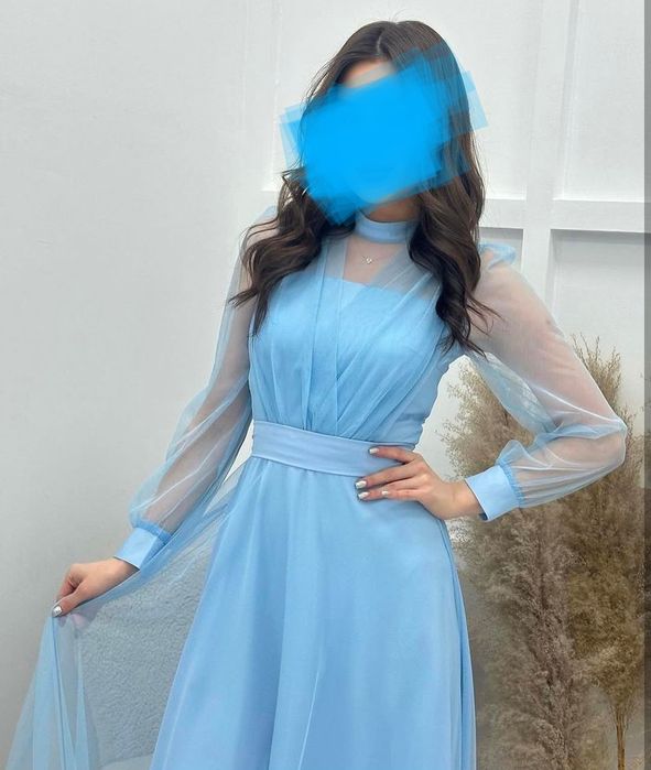 Голубое нежное , пышное , нарядное платье