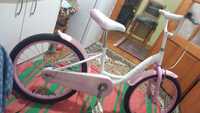 Bicicleta pentru Fetita - Ideală pentru Plimbări și Aventuri 240Ron