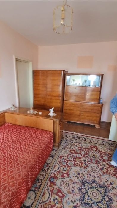 Închiriez apartament cu doua camere în Ineu