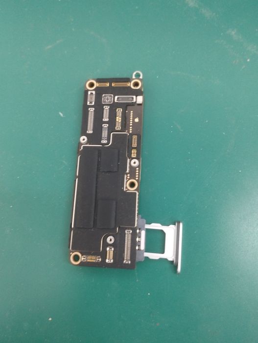 Iphone 16 pro 256gb Плата только и запчасти есть