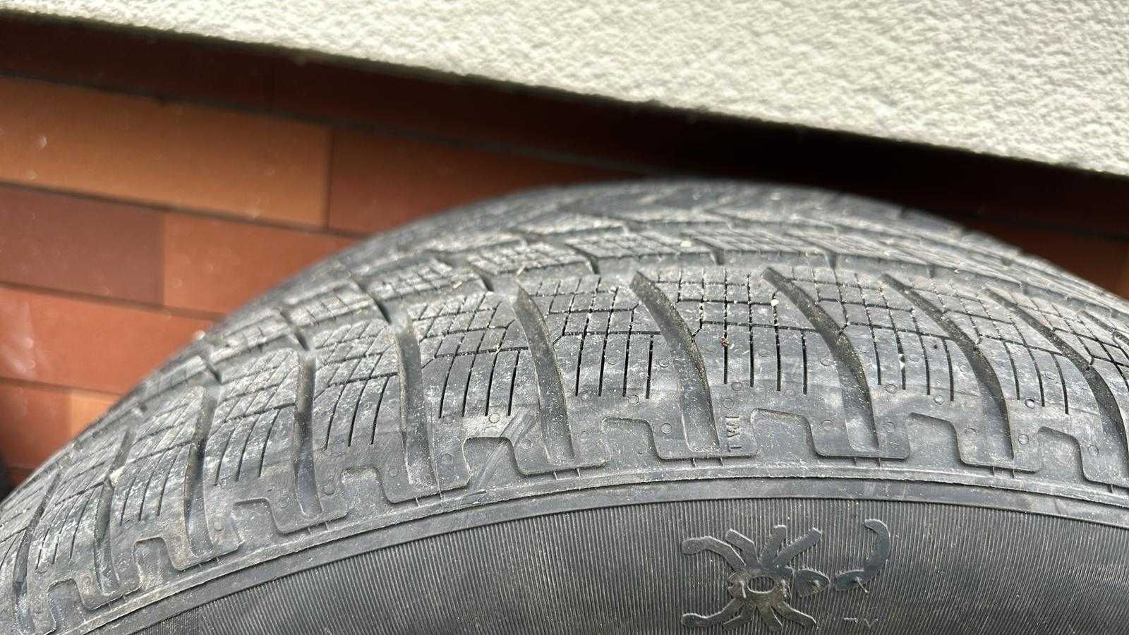 Vand 2 Anvelope Pirelli Scorpion 305/40/R20 iarna - Urgent