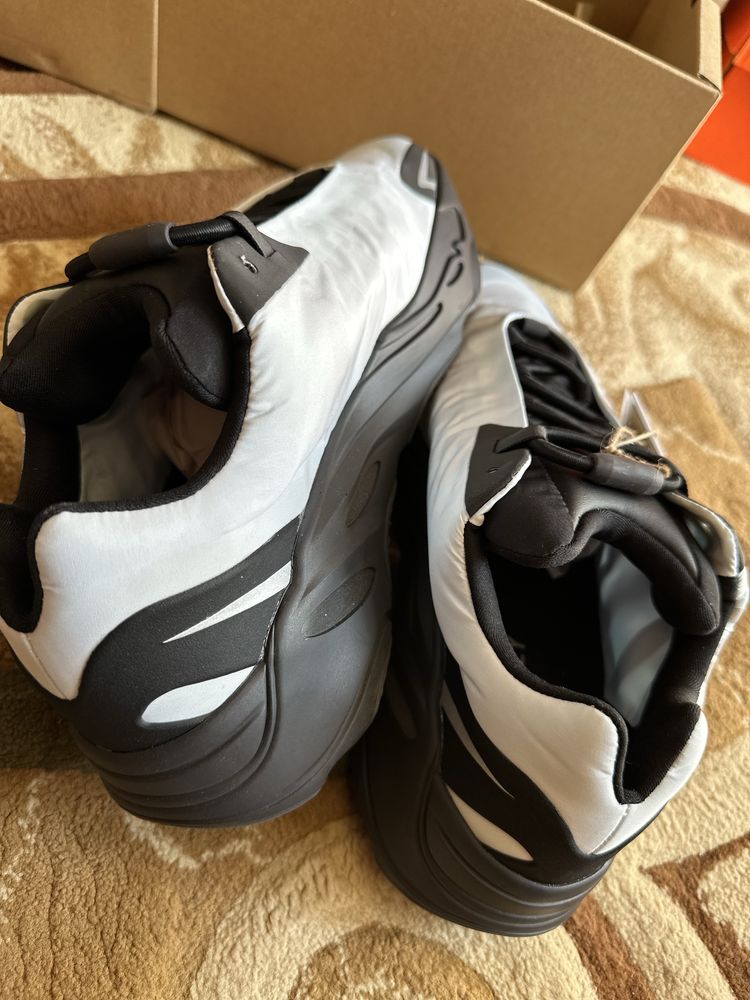 Adidas Yeezy Boost 700 originali