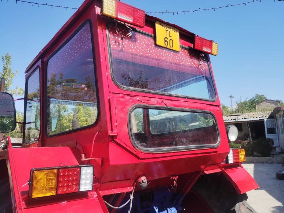 Tractor u 65 foarte bine întreținut