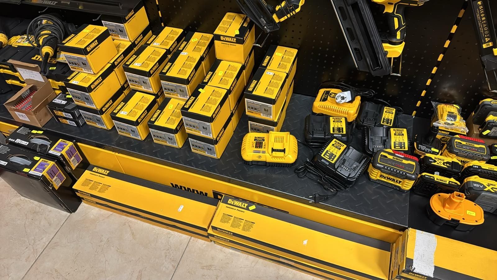 Електрически Трион тип Алигатор DeWALT DWE397