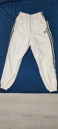 Vand pantaloni trening Adidas