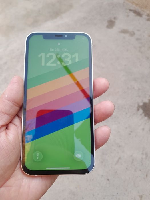 Apple iPhone 12 ideal holatda