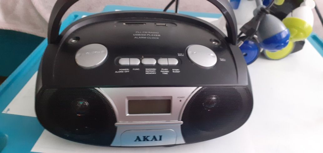 Vând radio cu funcții USB