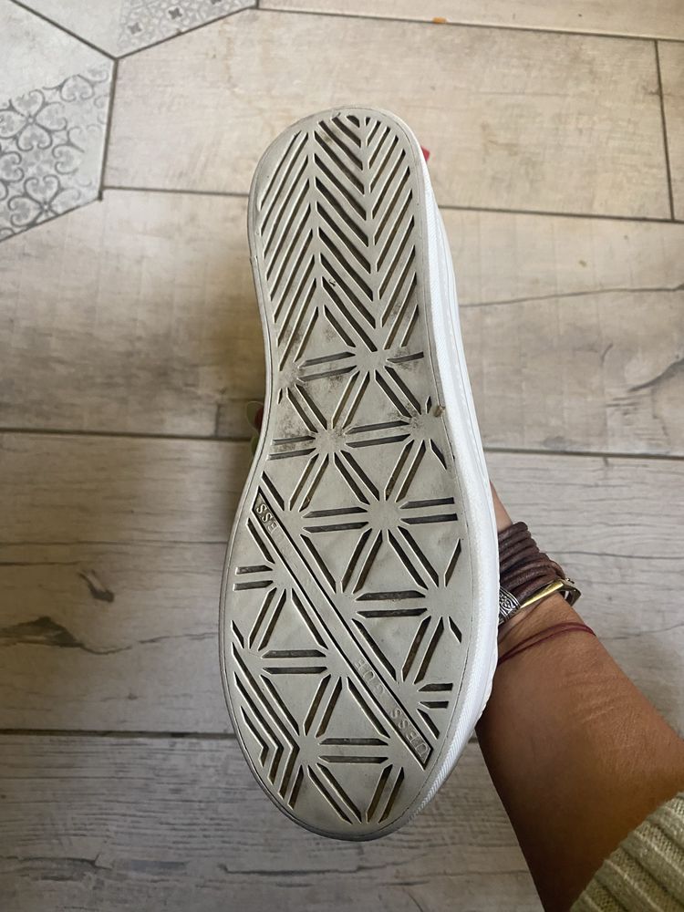 Дам. Кецове Guess и Converse