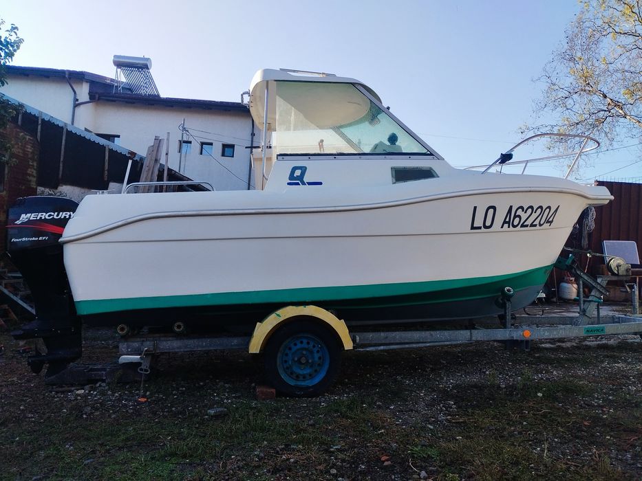 Vînd barca Quicksylver timonier cu motor și peridoc