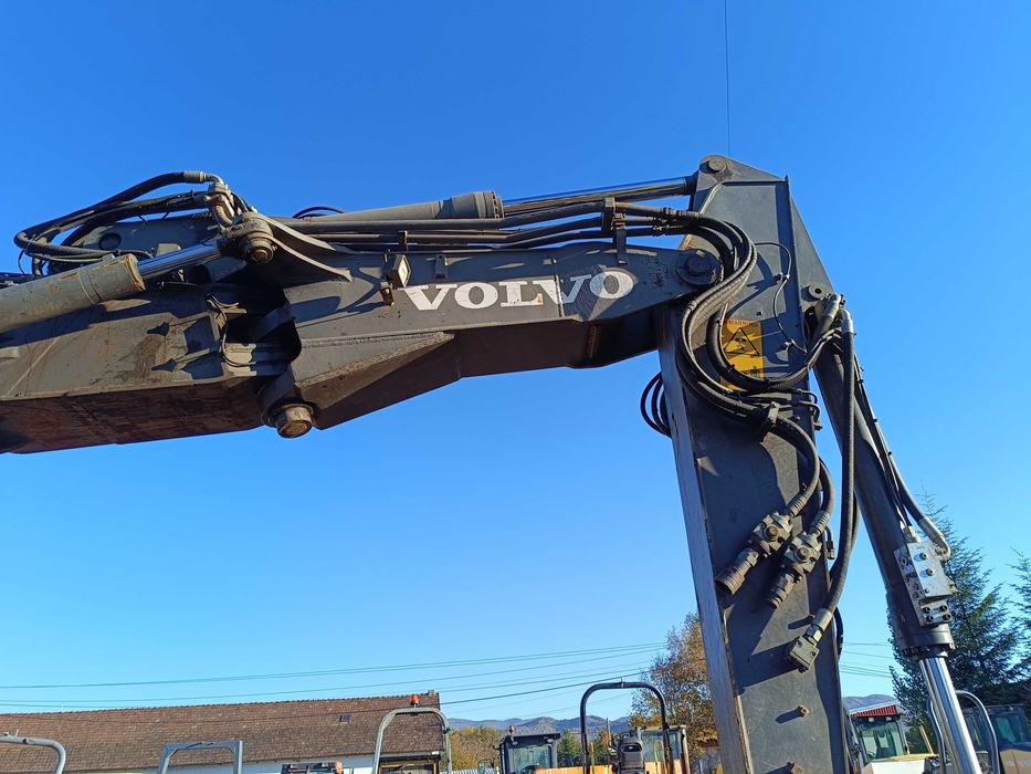 Excavator pe roti cu lama si cale , Volvo EW 180C , 20 tone , 2011