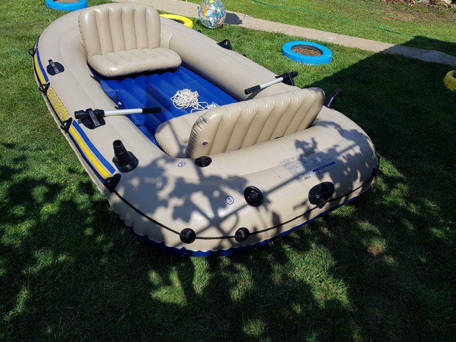 Надуваема лодка четириместна като нова