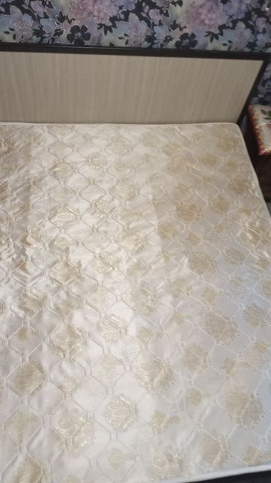 Двухспальная кровать