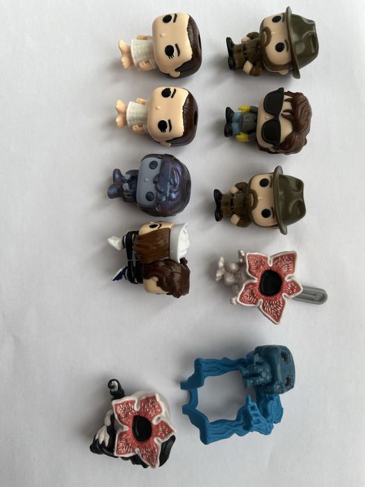 Продам фигурки kinder joy очень странные дела