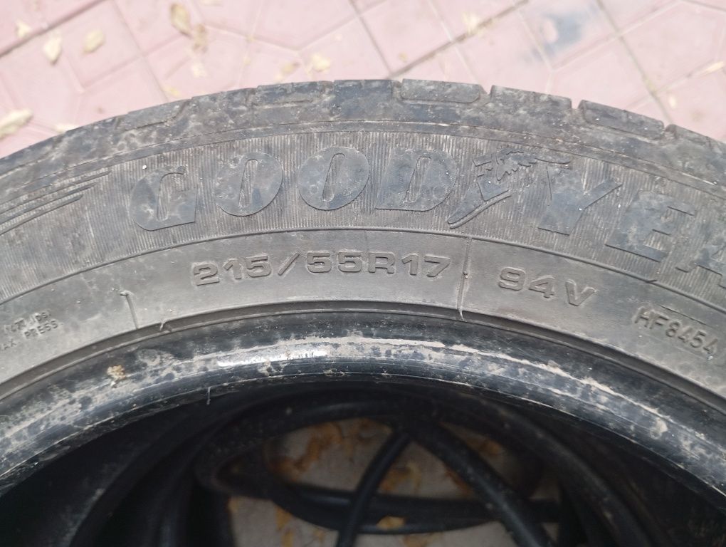 Балон 215/55/17  холати яхши
