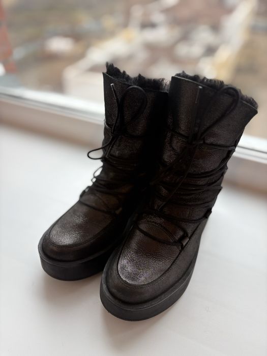 Продам новые женские сапоги