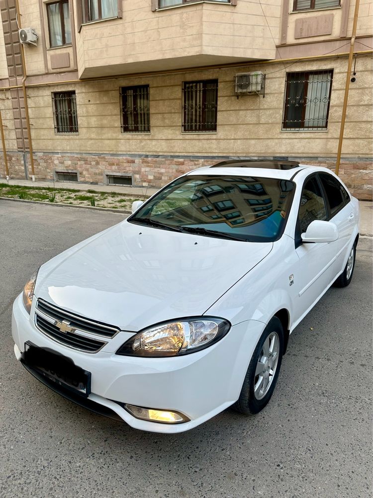 Продается Lacetti L-Style AT 3 позиция 2022 год .Пробег 10тыс.