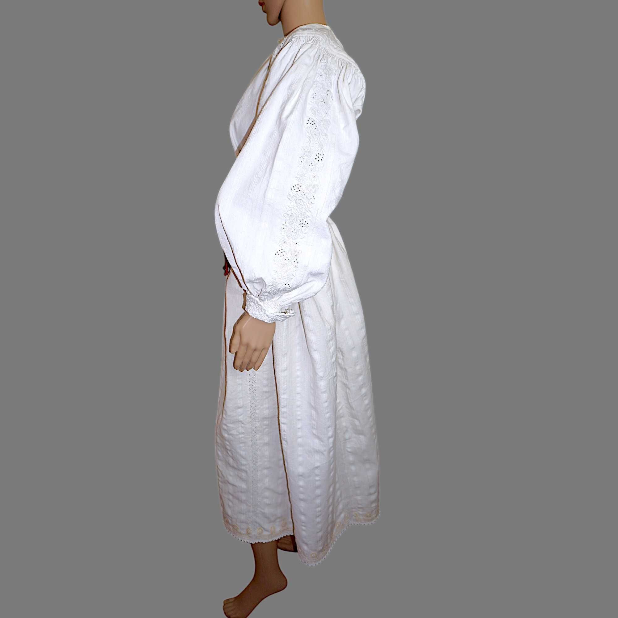 Costum popular autentic vechi lucrat manual masura M-L