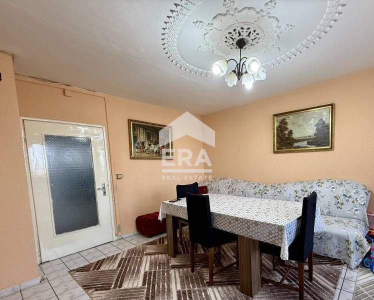 Продава се Тристаен апартамент в Русе, Родина 3 - 100 кв.м за 1440 €/кв.м - Снимка #1