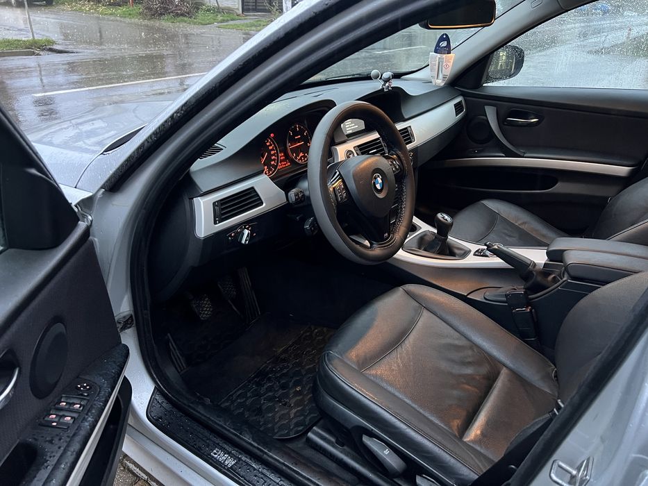 Bmw E90 / 2.0D 116 CP/ anul 2010 facelift/ impecabil / Accept Variante