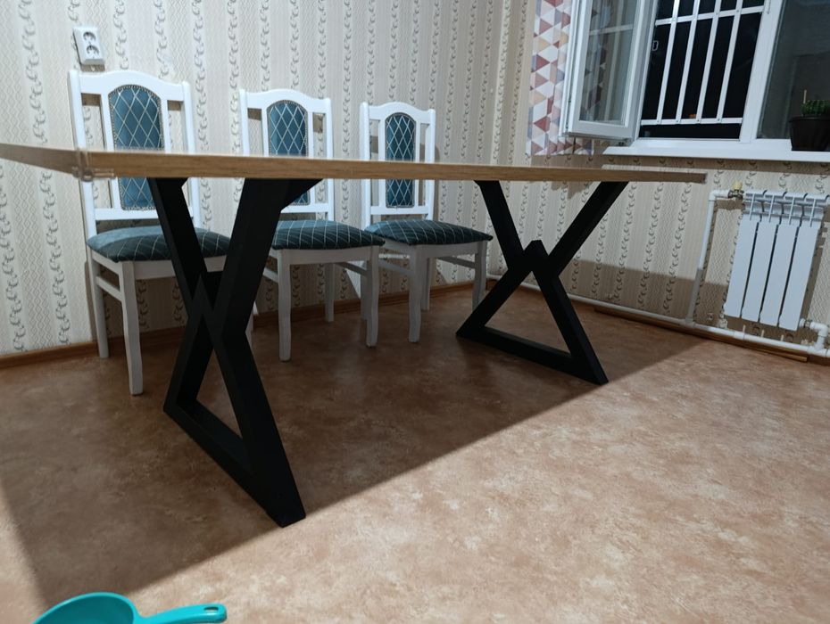 Продам обеденный стол в отличном состоянии, размер 200×90×75,