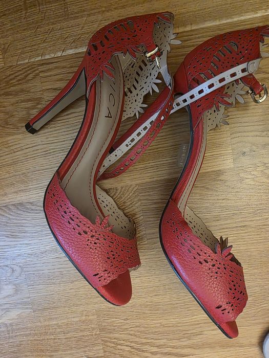 Vând sandale Epica, 36, impecabile, NEPURTATE!