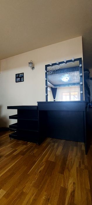 Masa machiaj cu oglinda și noptiera