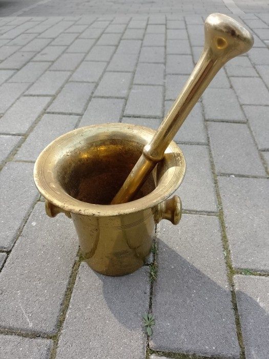 Elegant mojar cu pistil din bronz de dimensiuni impresionante,piesa cu