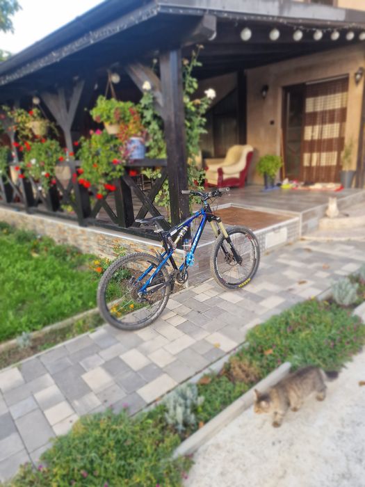Mountainbike full suspension enduro