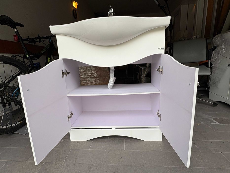 Шкаф с монтиран смесител