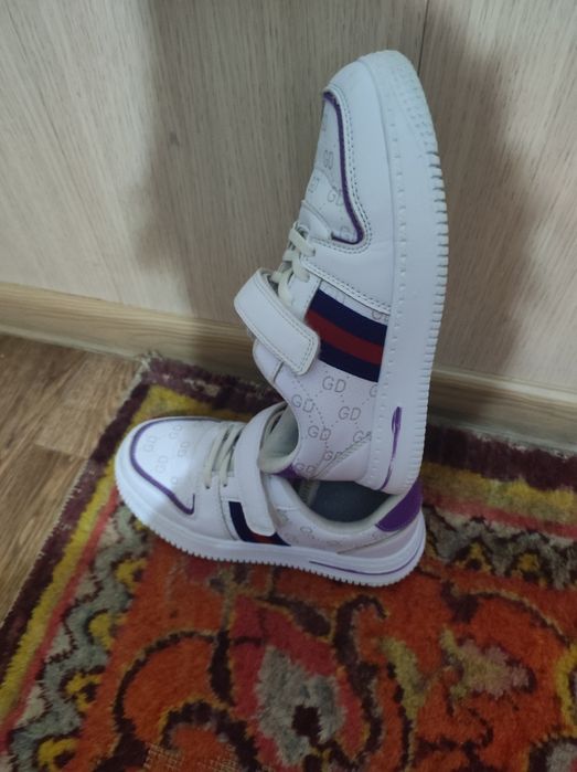 Продам кроссовки детские