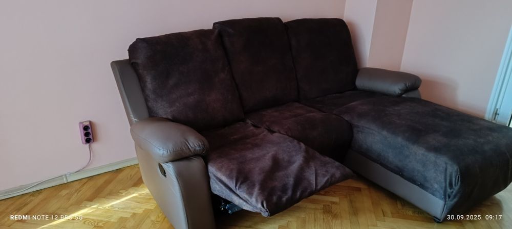 Ъглов диван с реклайнер