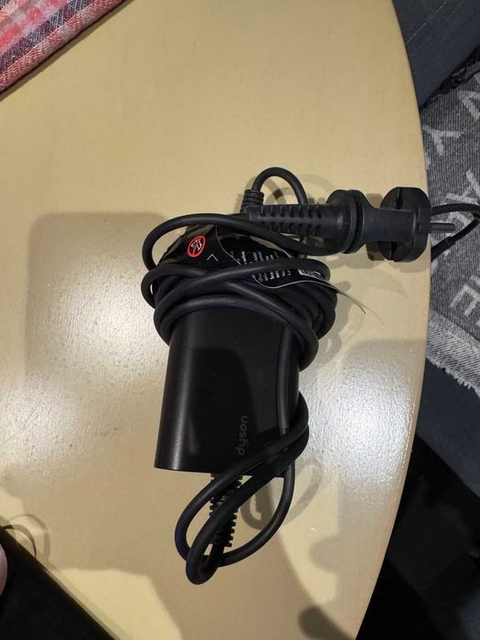 Dyson corrale преса за коса