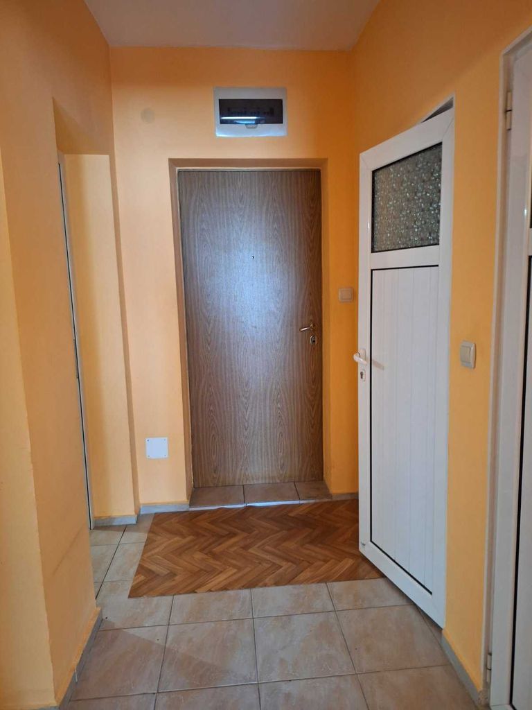 Дава се под наем Тристаен апартамент в Русе, Център - 75 кв.м за 306 € - Снимка #10
