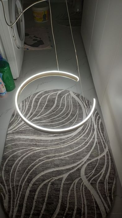 Люстра диодная красивая