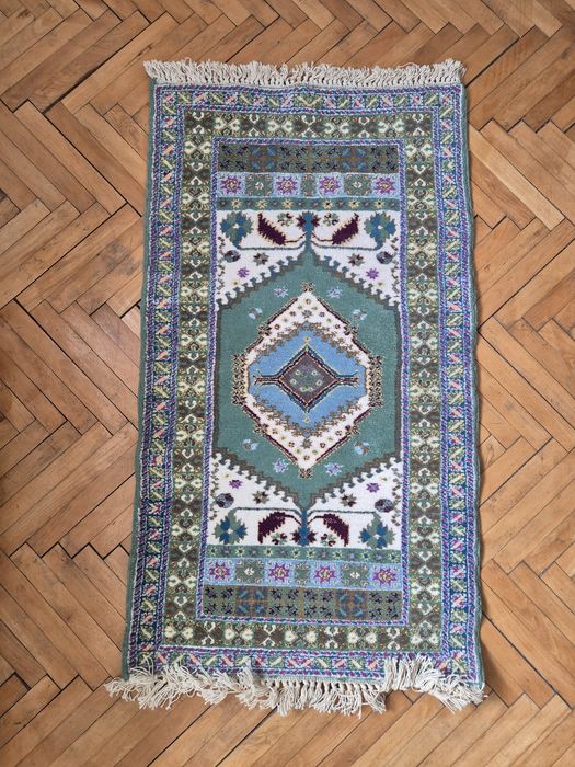 Vand set 2 covoare de lana lucrate manual, marime 140×77 cm