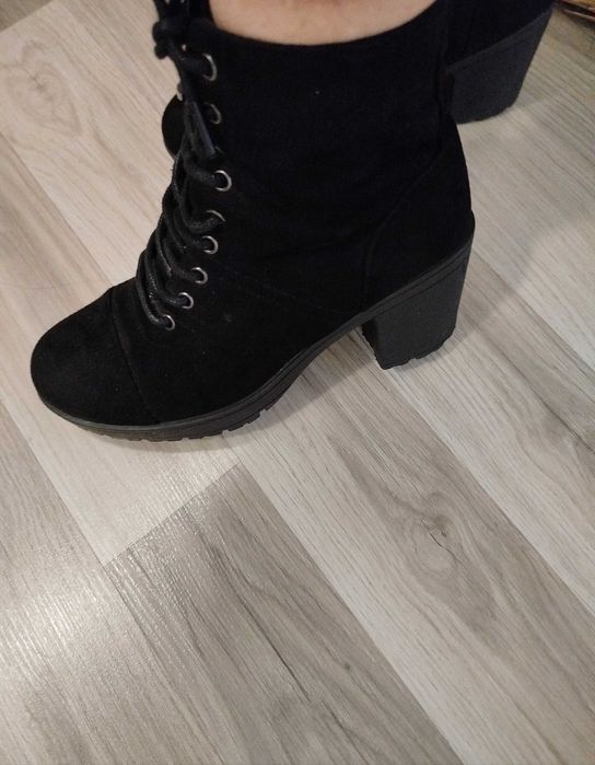 Дамски боти с ток