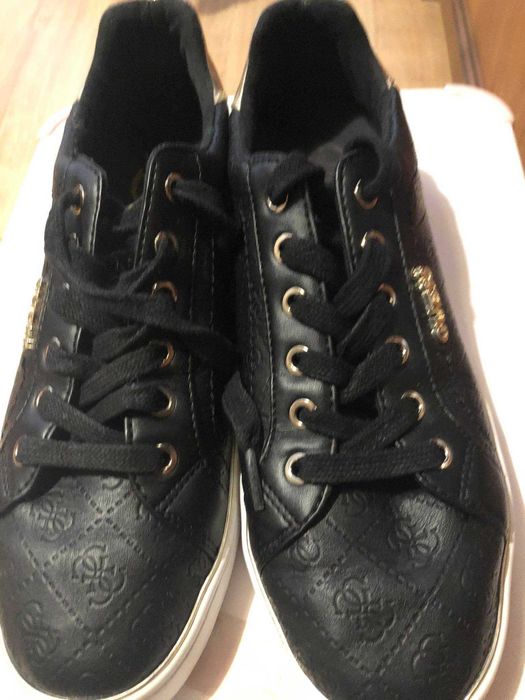 Guess сникърси 30лв