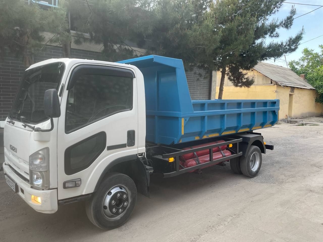 Isuzu samasval 2008