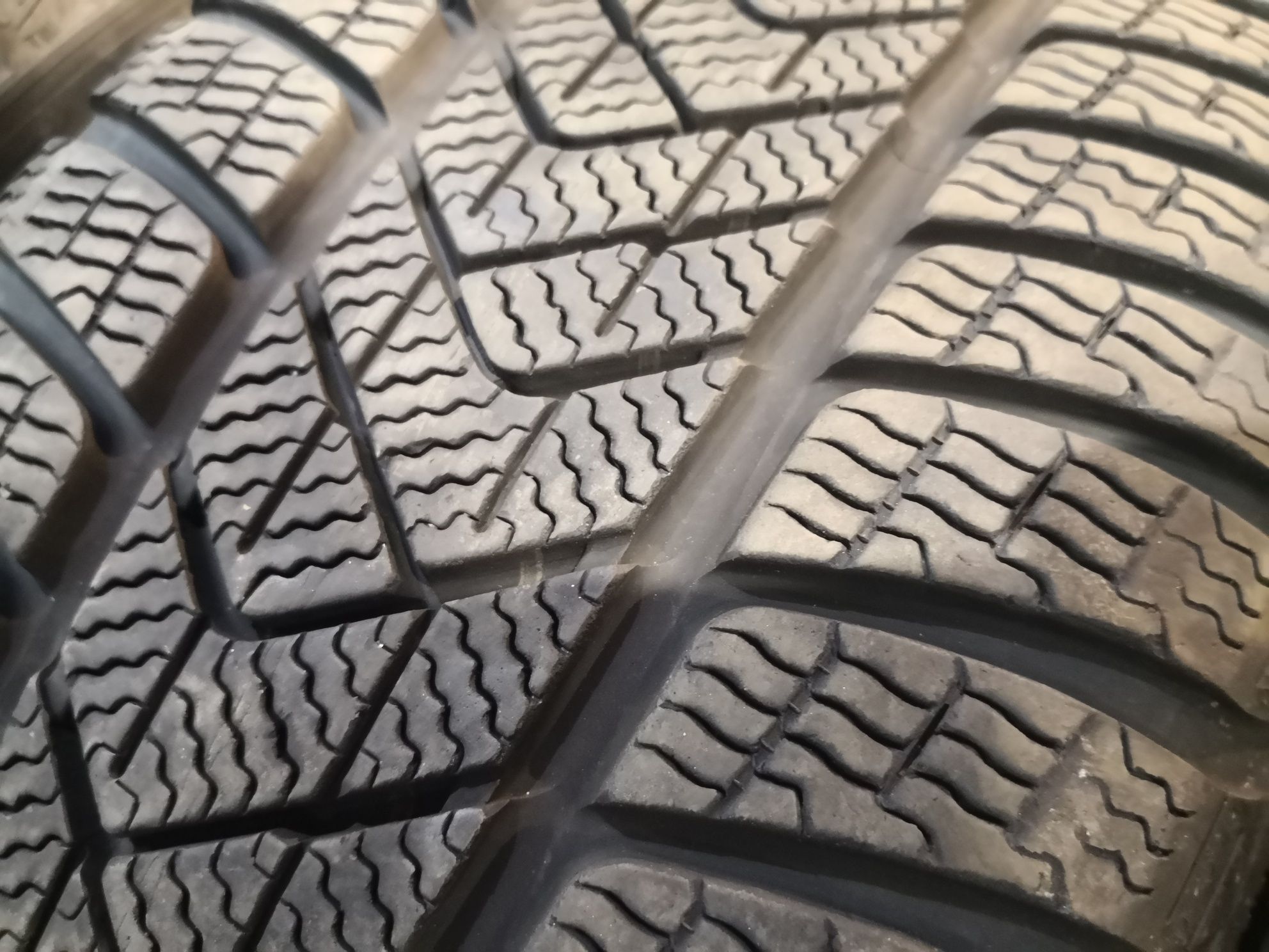 245 40 19 цола гуми като нови Pirelli